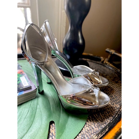 Gucci Shoes - Metallic silver Gucci platforms